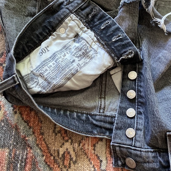 501 button fly Levi’s shorts - Picture 3 of 4